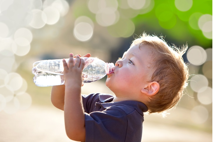 Child drinking water to be healthy 